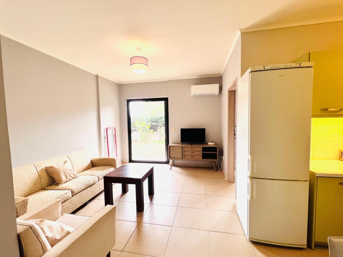 Maos Home Airport Free Shuttle Vravrona Exterior photo
